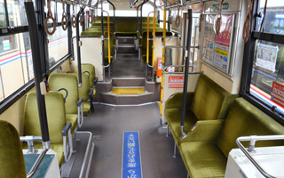おなじみ「阪急バス」座席シートと同じ生地を採用
